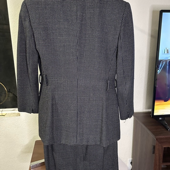 Professional Skirt Suit, Size 4, 100% Wool, JONES NEW YORK, black with tan dots - Picture 2 of 7